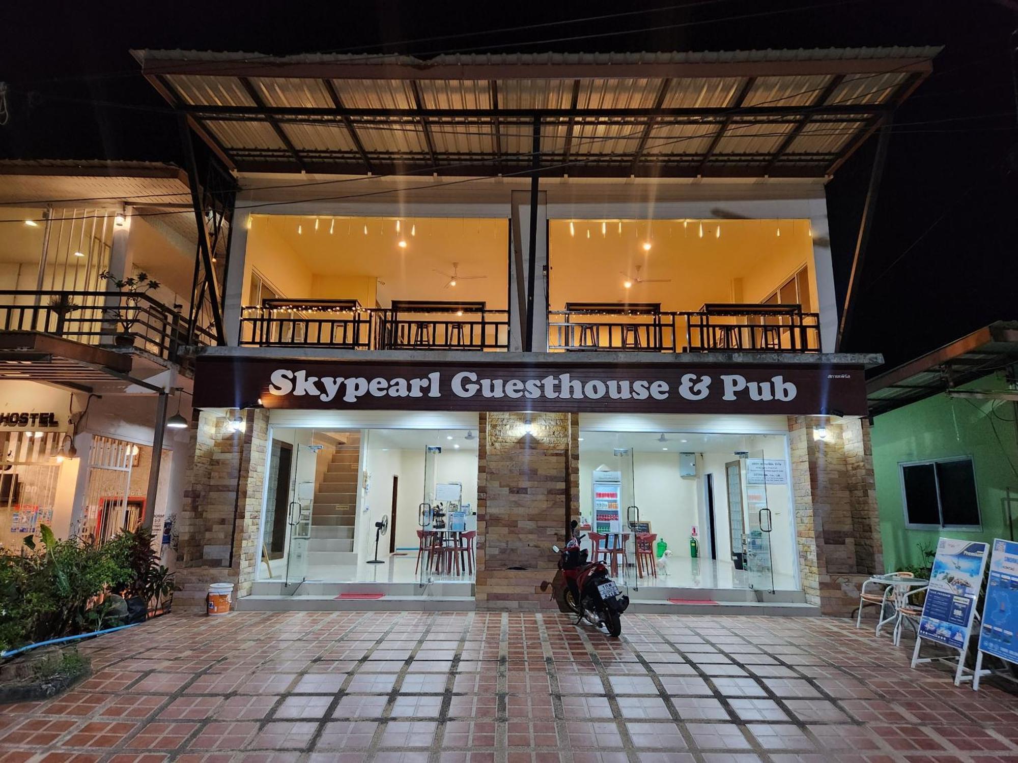 Skypearl Guesthouse & Pub Тау Экстерьер фото