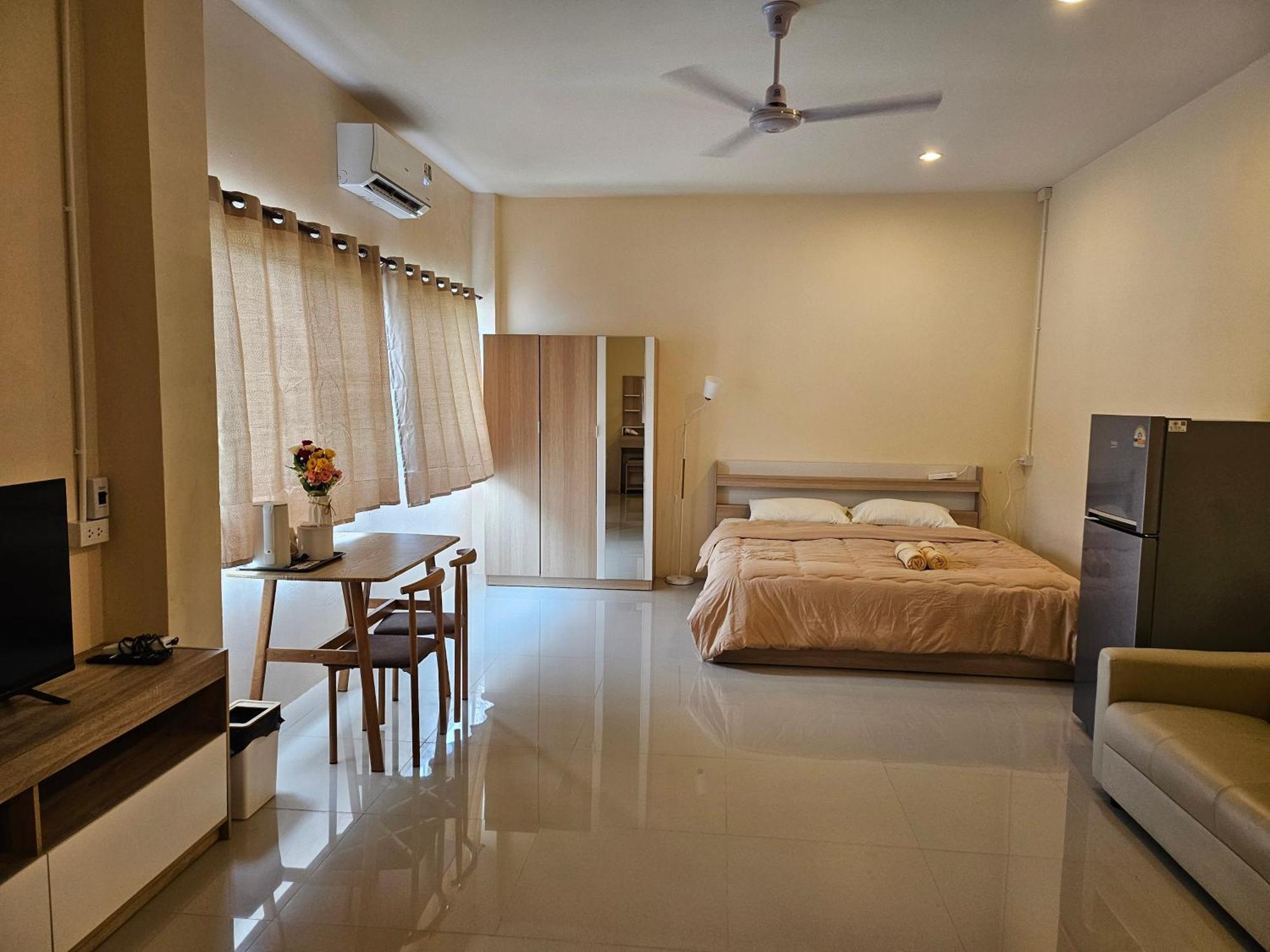 Skypearl Guesthouse & Pub Тау Экстерьер фото
