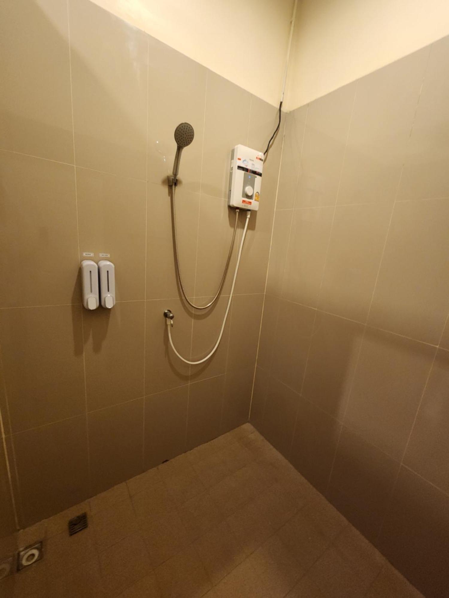 Skypearl Guesthouse & Pub Тау Экстерьер фото