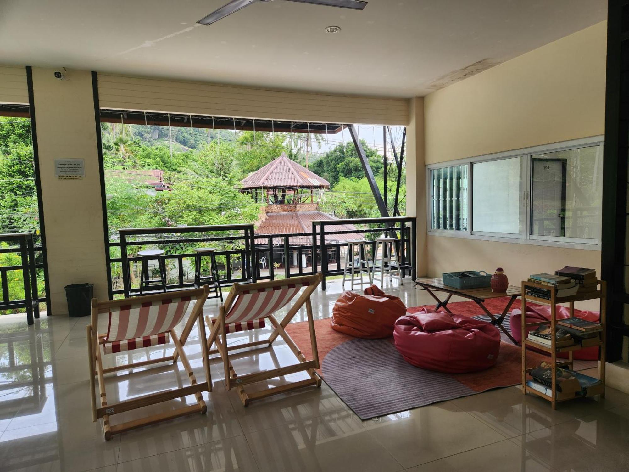 Skypearl Guesthouse & Pub Тау Экстерьер фото